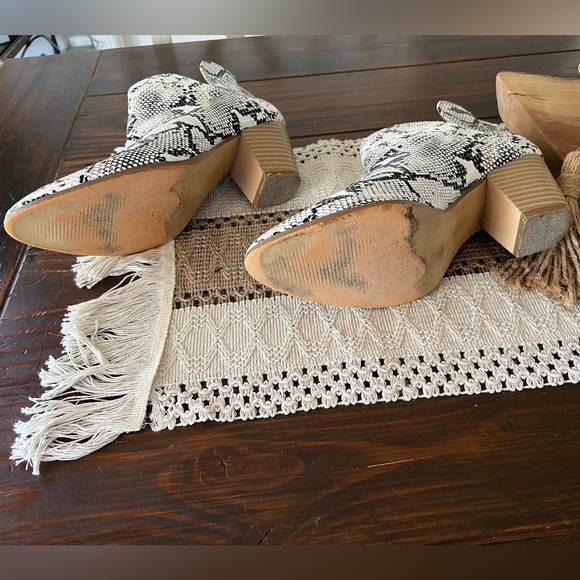 Animal print black and white snake print booties - Picture 5 of 8
